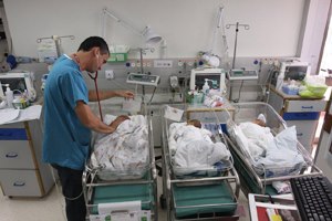 יולדת מתה לאחר לידת תאומים-תמונה