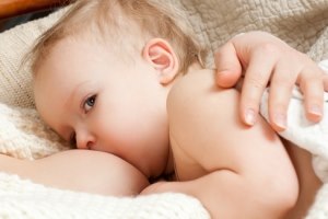 הנקה ממושכת? לא בהכרח בריא-תמונה