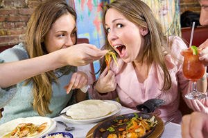 אכילה רגשית: איך מתמודדים איתה?-תמונה