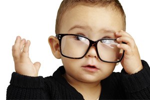 התאמת משקפיים לילדים. אילוסטרציה