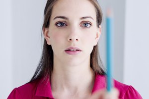 וידאו: עדשות מגע - גם לפזילה-תמונה