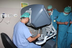 ניתוחים: אולי תנסו רובוט?-תמונה