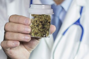 81 רופאים הוסמכו למתן קנאביס-תמונה