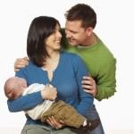 קשר משפחתי: התינוק והוריו-תמונה