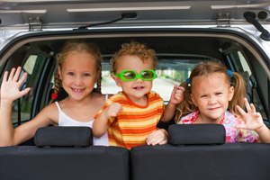 שוכחים ילדים ברכב (אילוסטרציה)