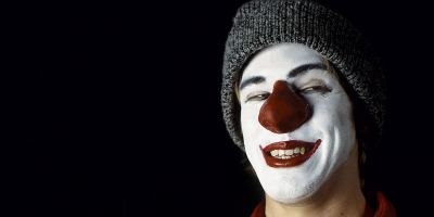 פחד מליצנים - תמונת אווירה