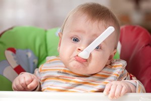 תינוקות: עוברים בקלות לאוכל מוצק-תמונה