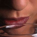 שתיית אלכוהול ושימוש בסמים מעלה את הסיכוי להתאבדות