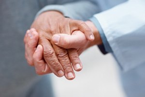 נפילות של קשישים: להקדים תרופה-תמונה