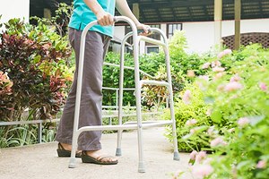 הליכון: לעודד את הקשיש לתנועה-תמונה