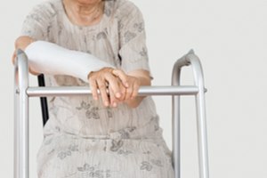 נפילות בגיל השלישי: מה עושים?