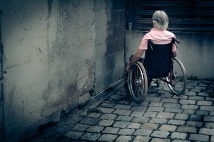 התעללות בקשישים? נורות אזהרה-תמונה