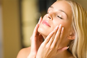 וידאו: הזרקות בוטוקס ומילוי קמטים-תמונה