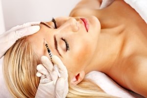 הזרקת שומן עצמי - כיצד מתבצע טיפול זה והאם נחשב לבטיחותי?-תמונה