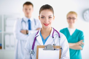 תכירו: האנשים שמאחורי החלוק-תמונה