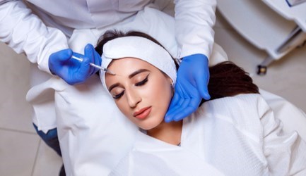 הזרקות ומילוי קמטים - תמונת אווירה