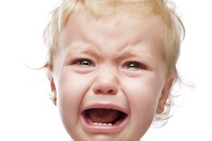 בת שנתיים בלעה סיכה לשיער-תמונה