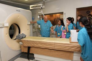 קורס לימודי רפואה  לתלמידים ברמב'ם (צילום: פיוטר פליטר) 