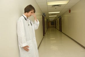 אם היולדת תקפה אחות (אילוסטרציה)