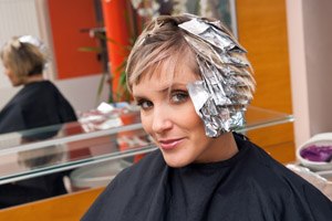 רגישות לחומר שבצבע השיער  רק בקרב 5%-7% מהנשים (אילוסטרציה shutterstock)