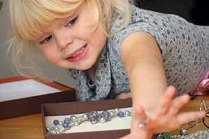 סכנה בתכשיטי ילדים (אילוסטרציה shutterstock)