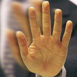 האלימות גואה: שני רופאים הותקפו