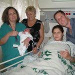 אחרי 30 שנה: אחות ויולדת נפגשו-תמונה