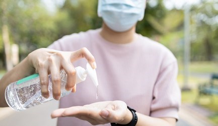 סדקים בעור - תמונת אווירה