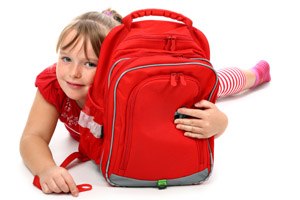 תיק כבד סיכון לגב הילד (אילוסטרציה)