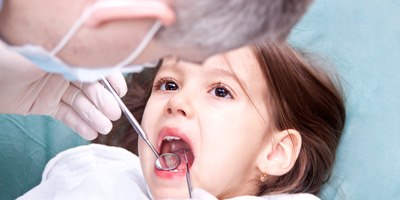 טיפול שיניים לילדים אצל רופא המומחה בכך (אילוסטרציה shutterstock)