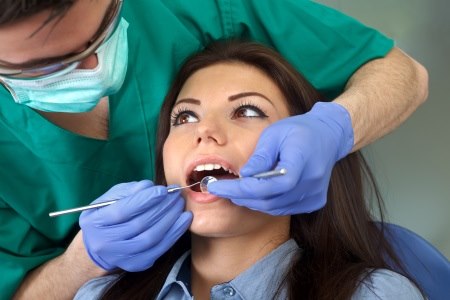 יש לבצע אבחון אצל רופא השיניים המומחה למחלת חניכיים. צילום: thinkstock