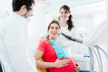 ישנם טיפולי שיניים שהם ממש בגדר חובה עבור נשים הרות. צילום: שאטרסטוק