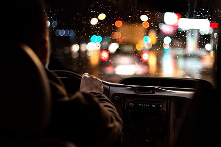 נהיגה בלילה מסוכנת יותר מאשר ביום. אילוסטרציה: שאטרסטוק