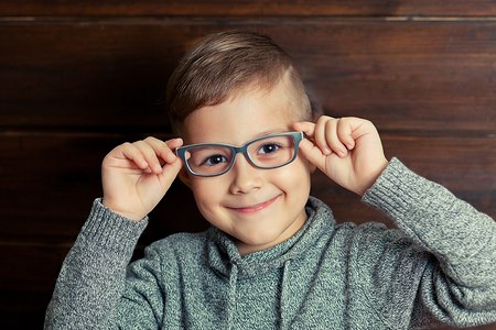 מה עושים כשהילד מסרב להרכיב משקפיים? (אילוסטרציה shutterstock)