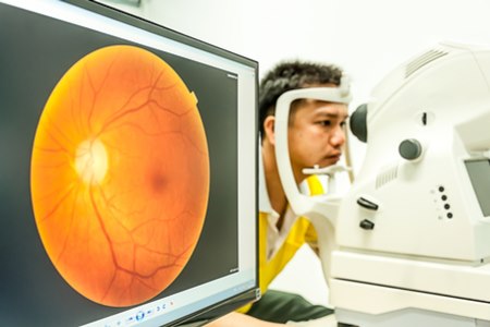 בדיקה לא פולשנית לאבחון מצב כלי הדם בעין (אילוסטרציה shutterstock)