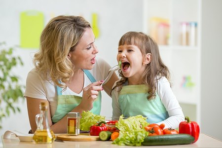 לדאוג להשלמות התזונתיות החיוניות לילדים (אילוסטרציה shutterstock)