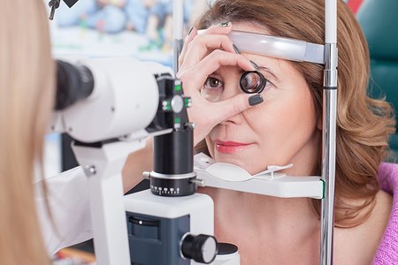 נשים בגיל המעבר - בדקו את מצב העיניים! (אילוסטרציה shutterstock)