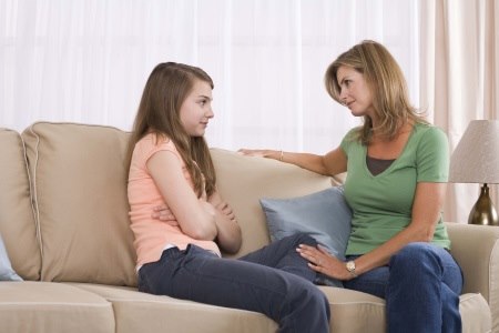 הורים חייבים להיות ערניים לגבי המחזור של בנותיהם. צילום: thinkstock