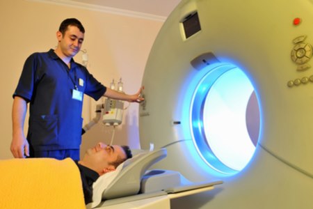 בדיקת MRI ממסייעת באבחון גידול מסוג אדנומה של ההיפופיזה. צילום: שאטרסטוק