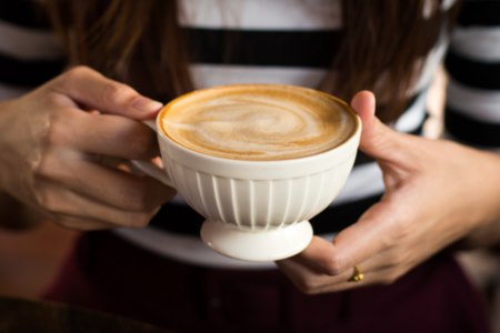  לנשים בהריון מומלץ לצמצם ככל שניתן שתייה ממכונות קפה. צילום: שאטרסטוק