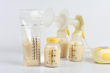 לפני הליך של שאיבת חלב, מומלץ לקבל ייעוץ. צילום: שאטרסטוק