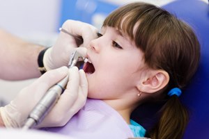 ביקור ראשון אצל רופא שיניים (אילוסטרציה: שאטרסטוק)