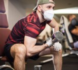 להימנע מהנגיף בחדר כושר