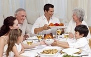 ארוחת חג משפחתית: למה כדאי לאכול יחד בראש השנה - היתרונות התזונתיים והרגשיים-תמונה