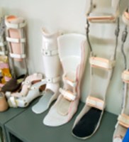  AFO BRACE או KAFO BRACE: מכשירי אורתופדיה בהתאמה אישית-תמונה