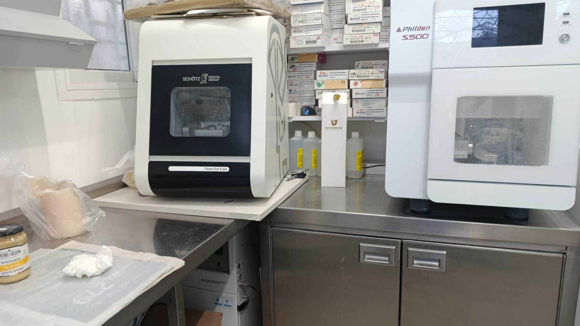 מעבדת השיניים דנטלוקס