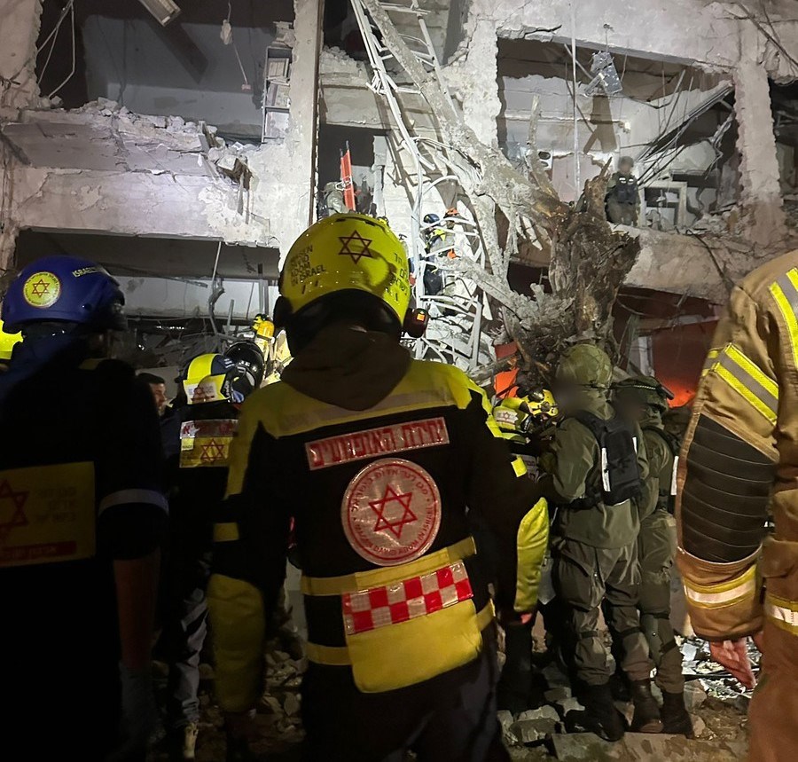 מתנדבי מד"א זירת נפילת טיל