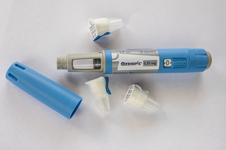 זריקת אוזמפיק להרזיה. שימוש פשוט פעם בשבוע. צילום: שאטרסטוק