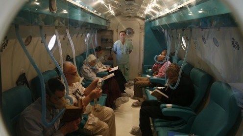 טיפוך בתא לחץ בבית החולים שמייר-אסף הרפוא. צילום: דוברות בית החולים