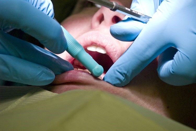 עזרה ראשונה לכאבי שיניים